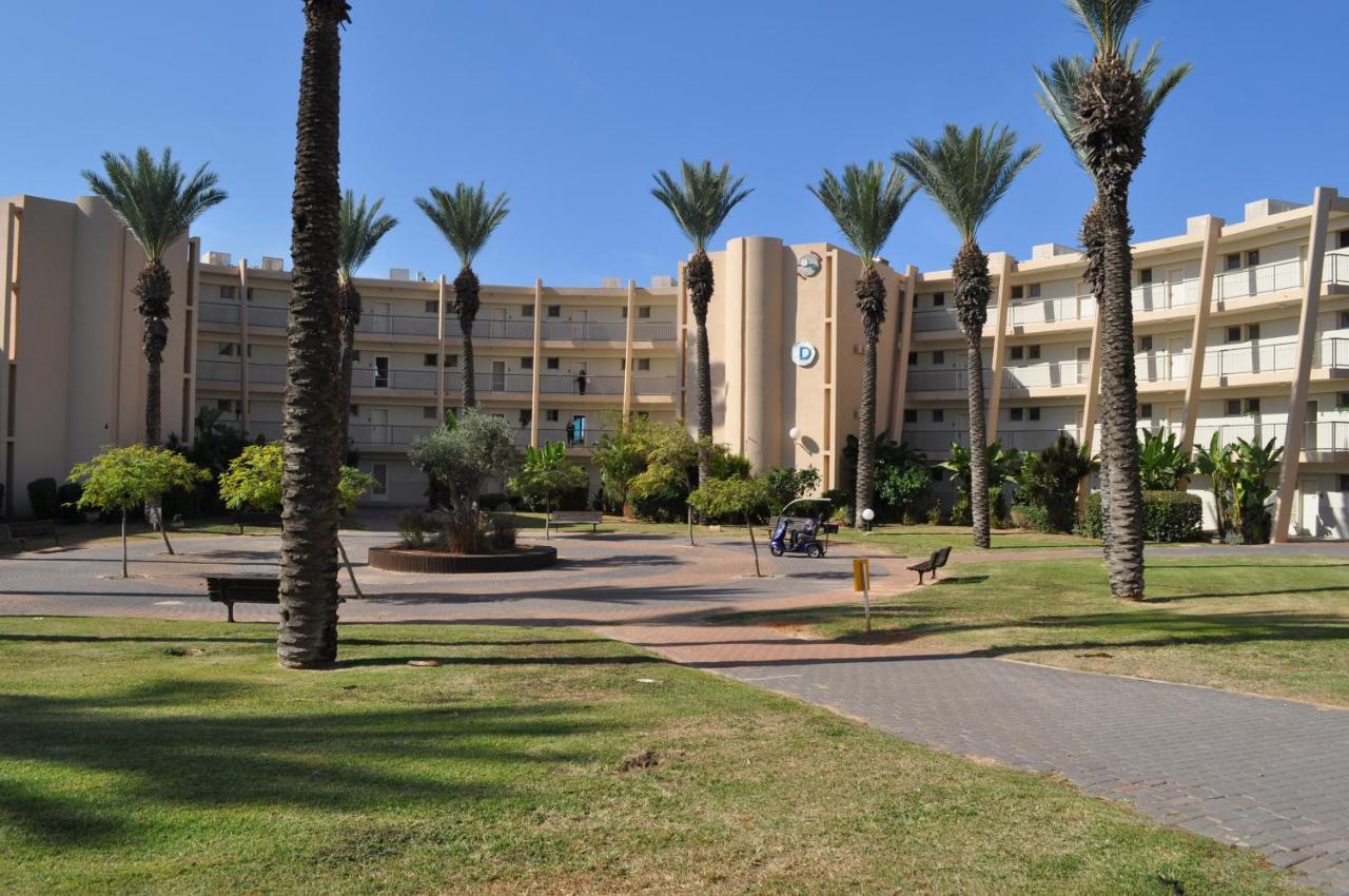 Mina'S Suites - קיסריה Exteriör bild