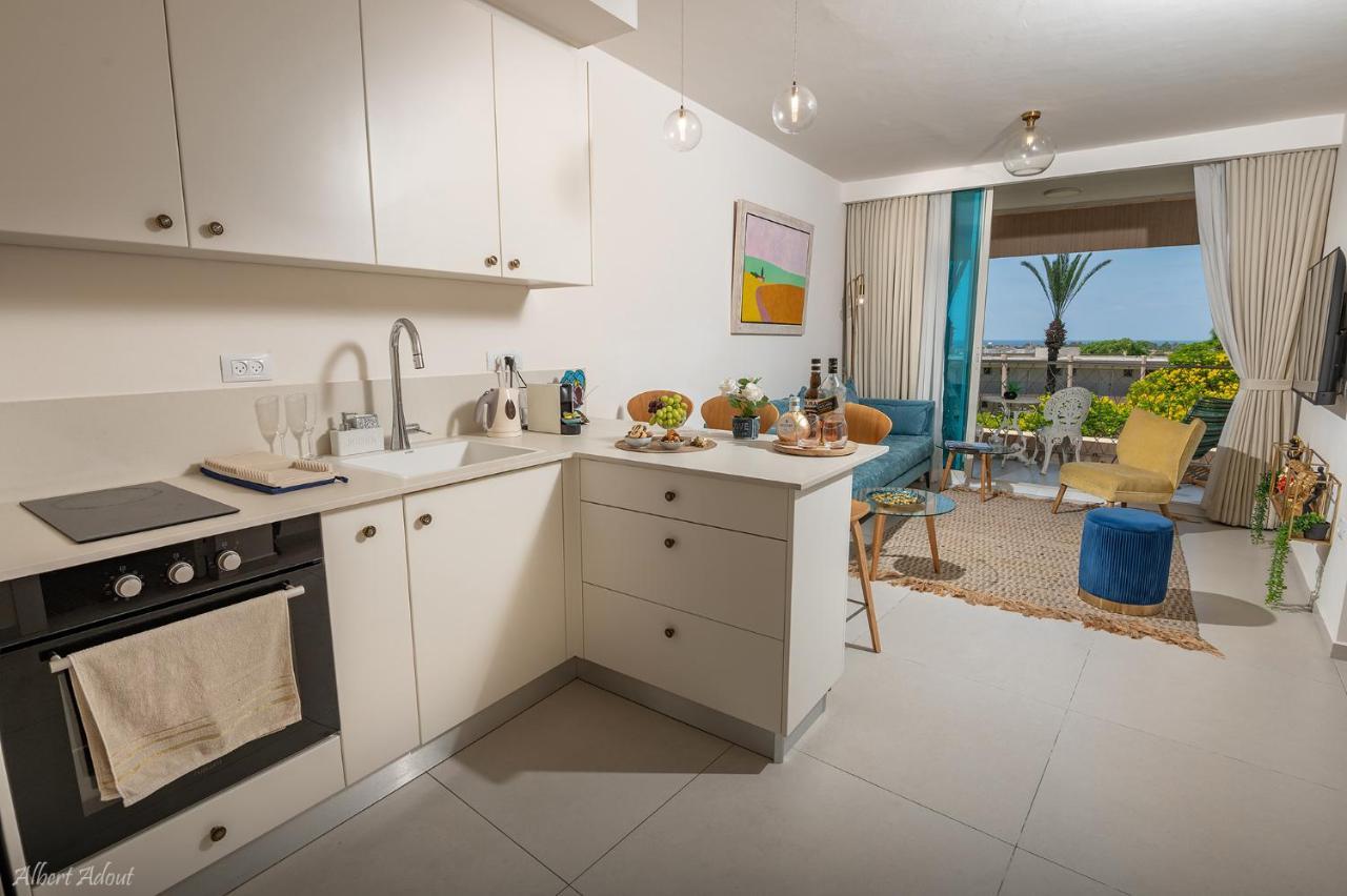 Mina'S Suites - קיסריה Exteriör bild