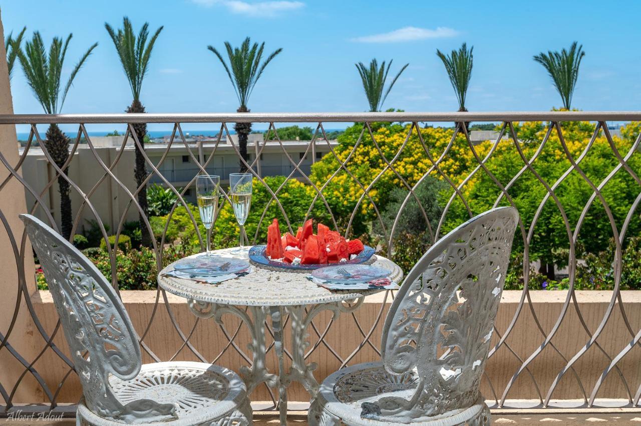 Mina'S Suites - קיסריה Exteriör bild