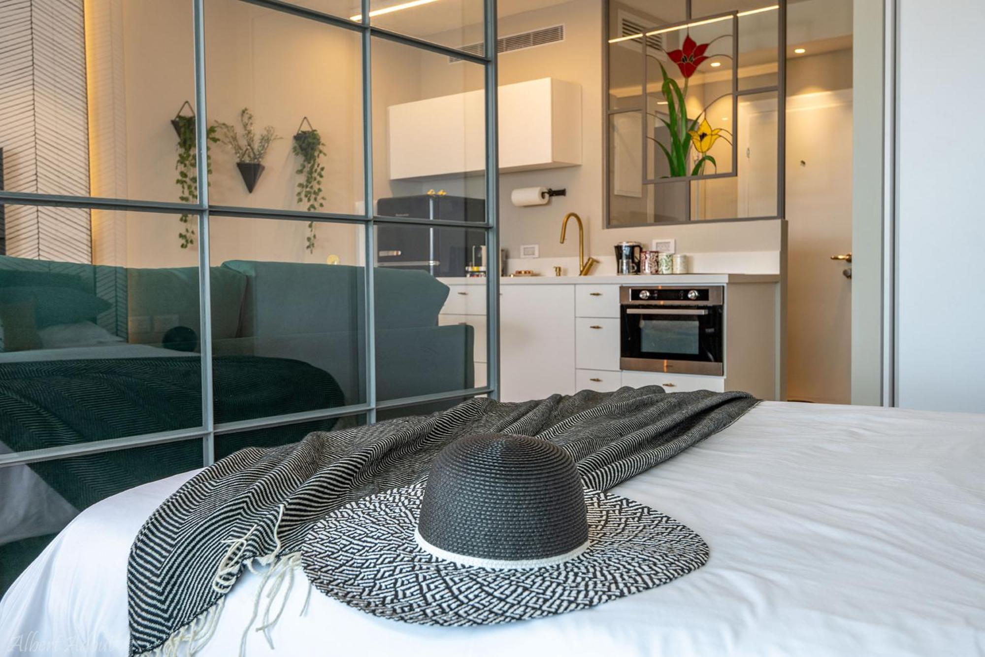Mina'S Suites - קיסריה Exteriör bild