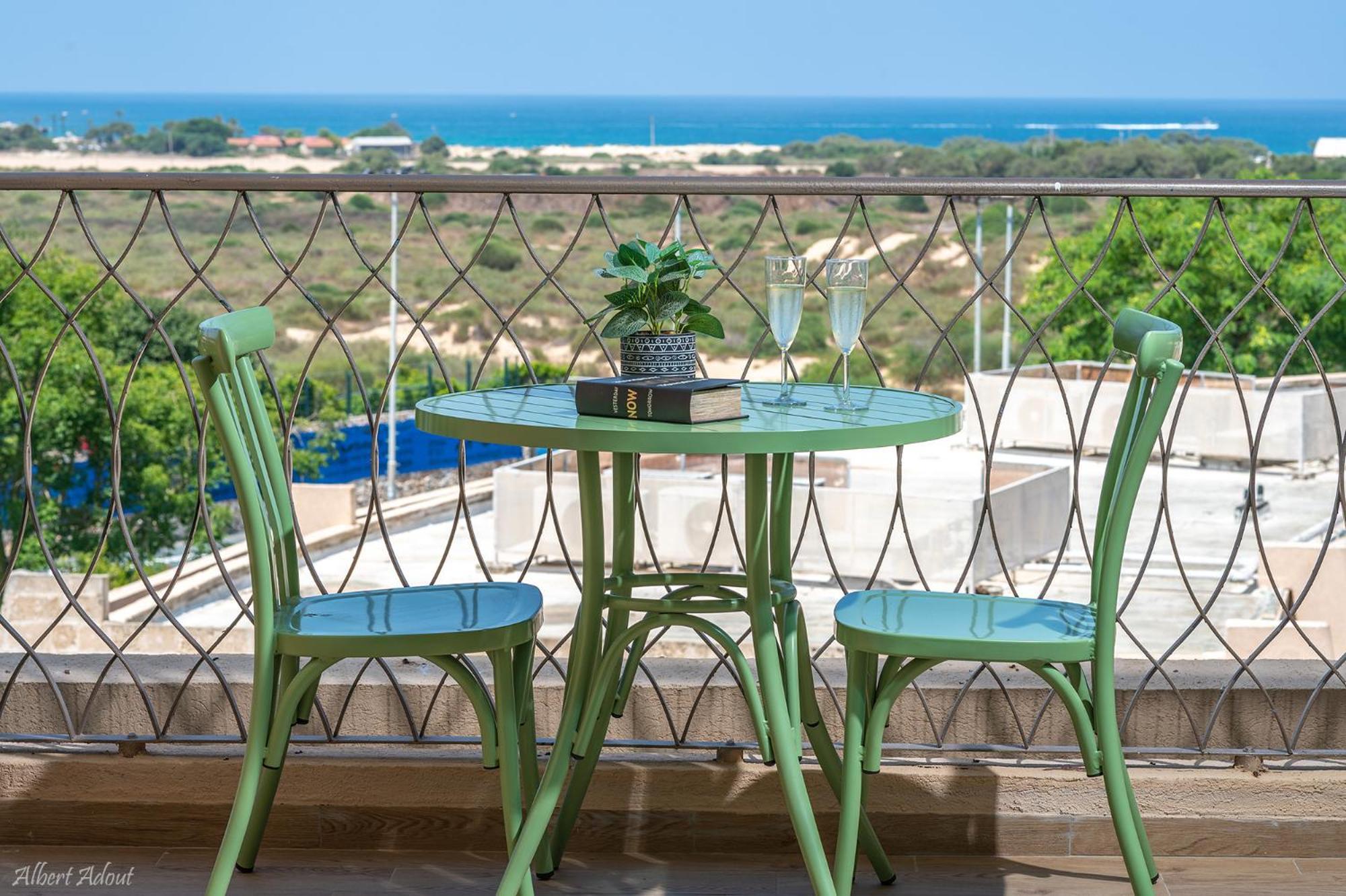 Mina'S Suites - קיסריה Exteriör bild