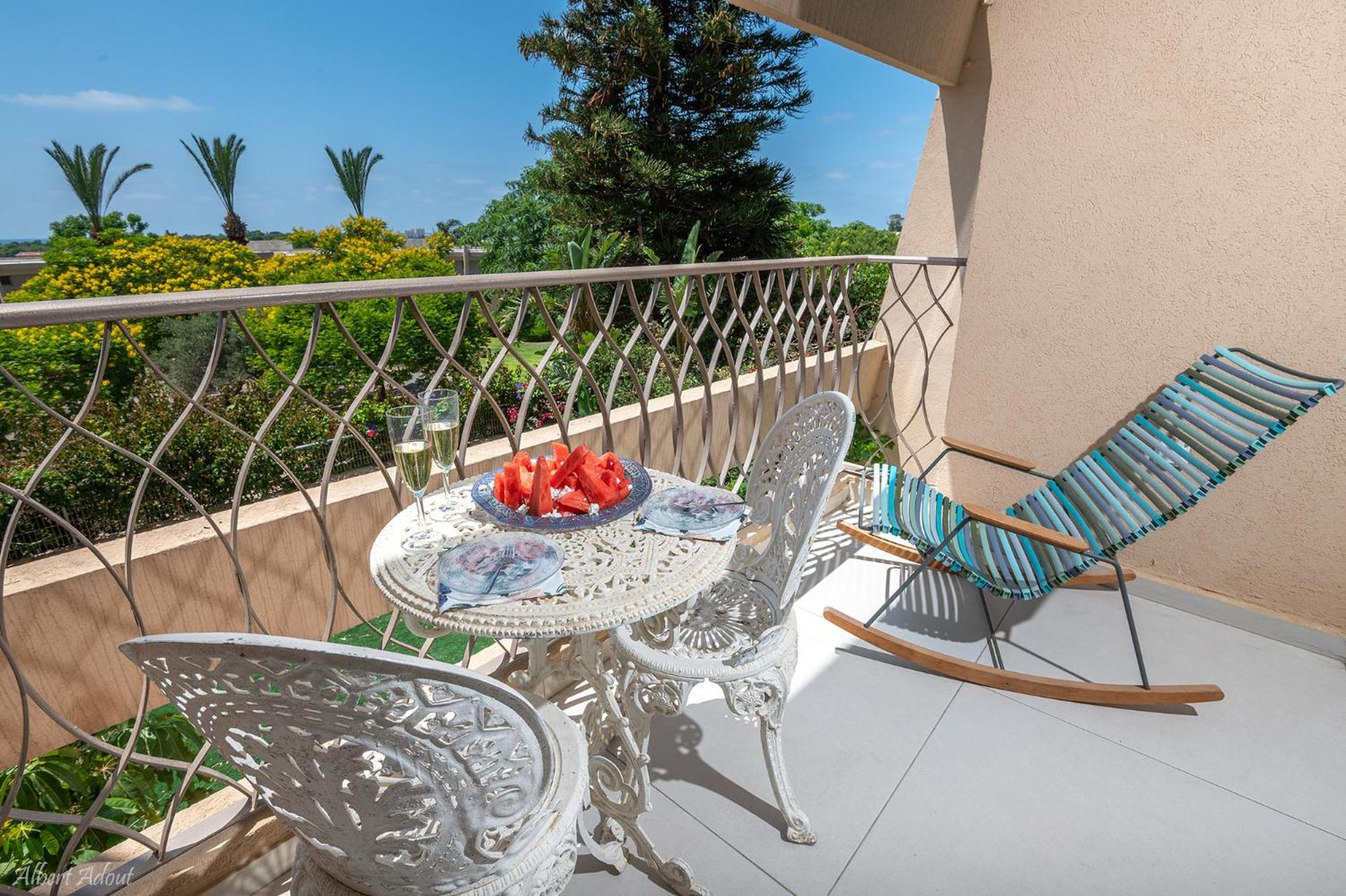 Mina'S Suites - קיסריה Exteriör bild
