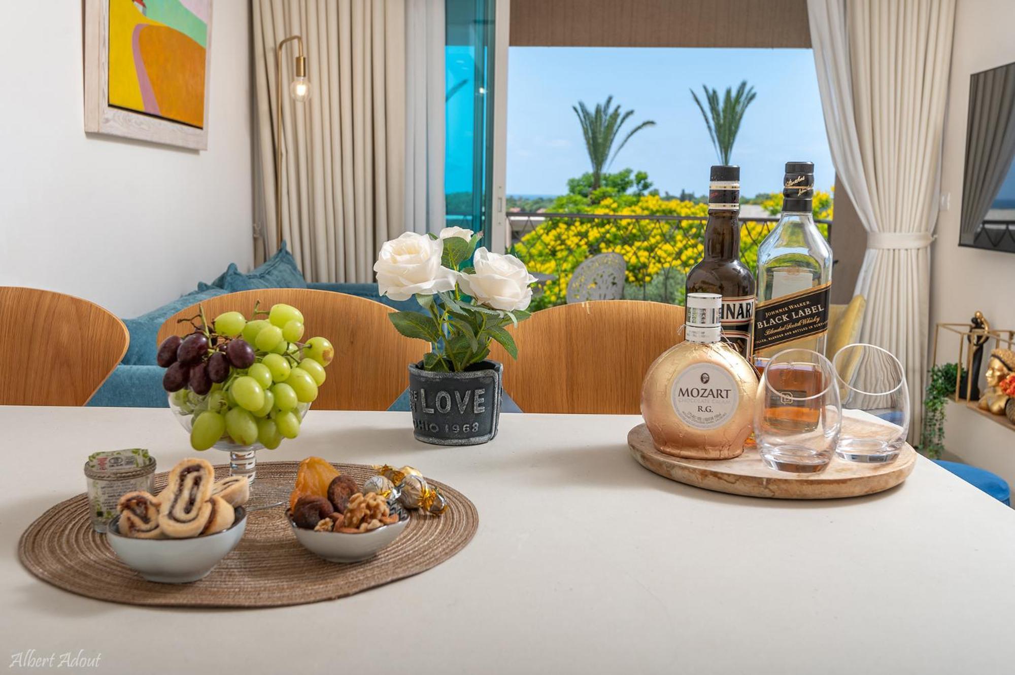 Mina'S Suites - קיסריה Exteriör bild